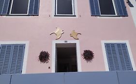 Manta Ray Lodge